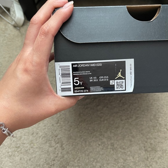 New Jordan 1 Mid - Picture 7 of 7